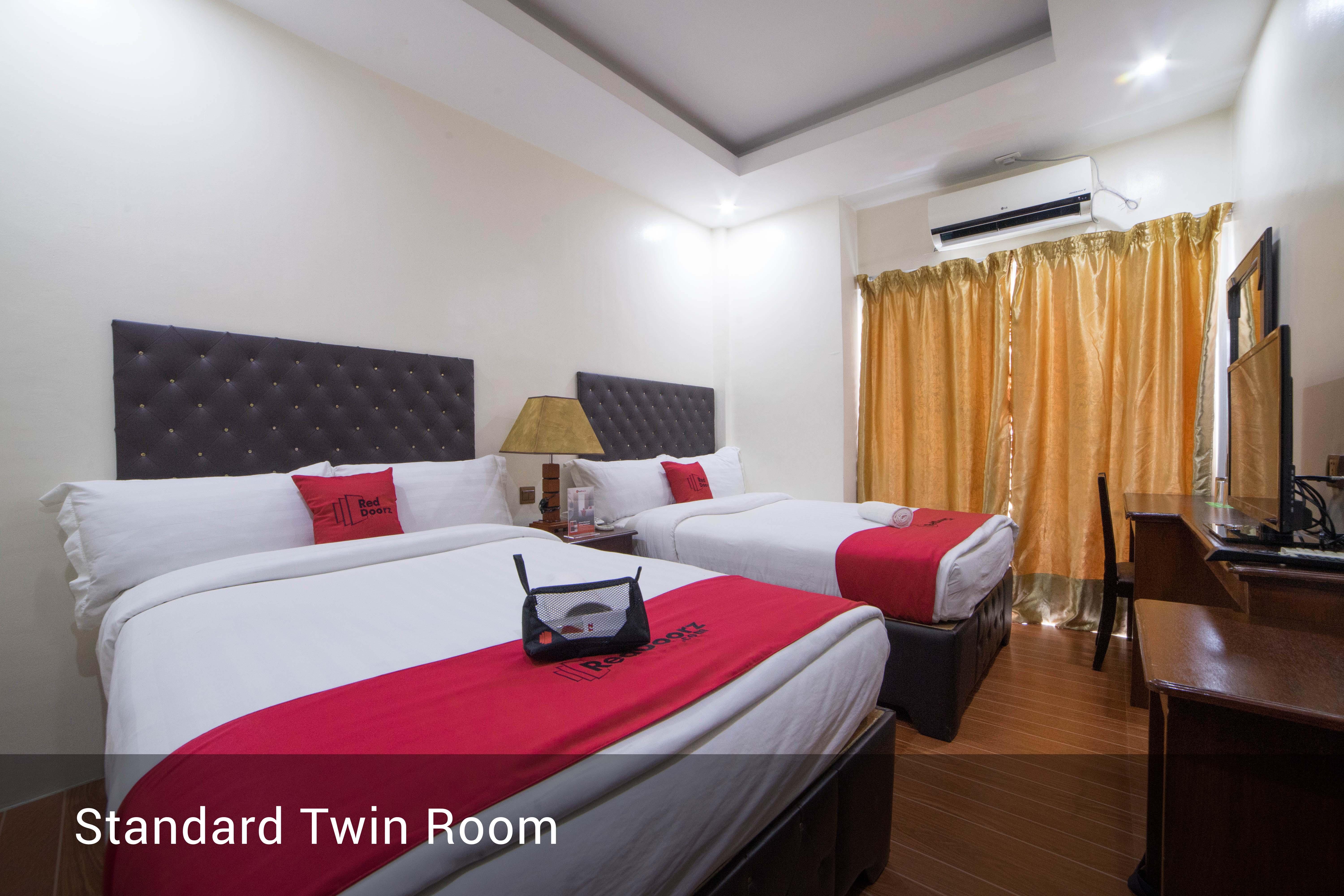 Reddoorz Plus @ Balibago Angeles City Bagian luar foto