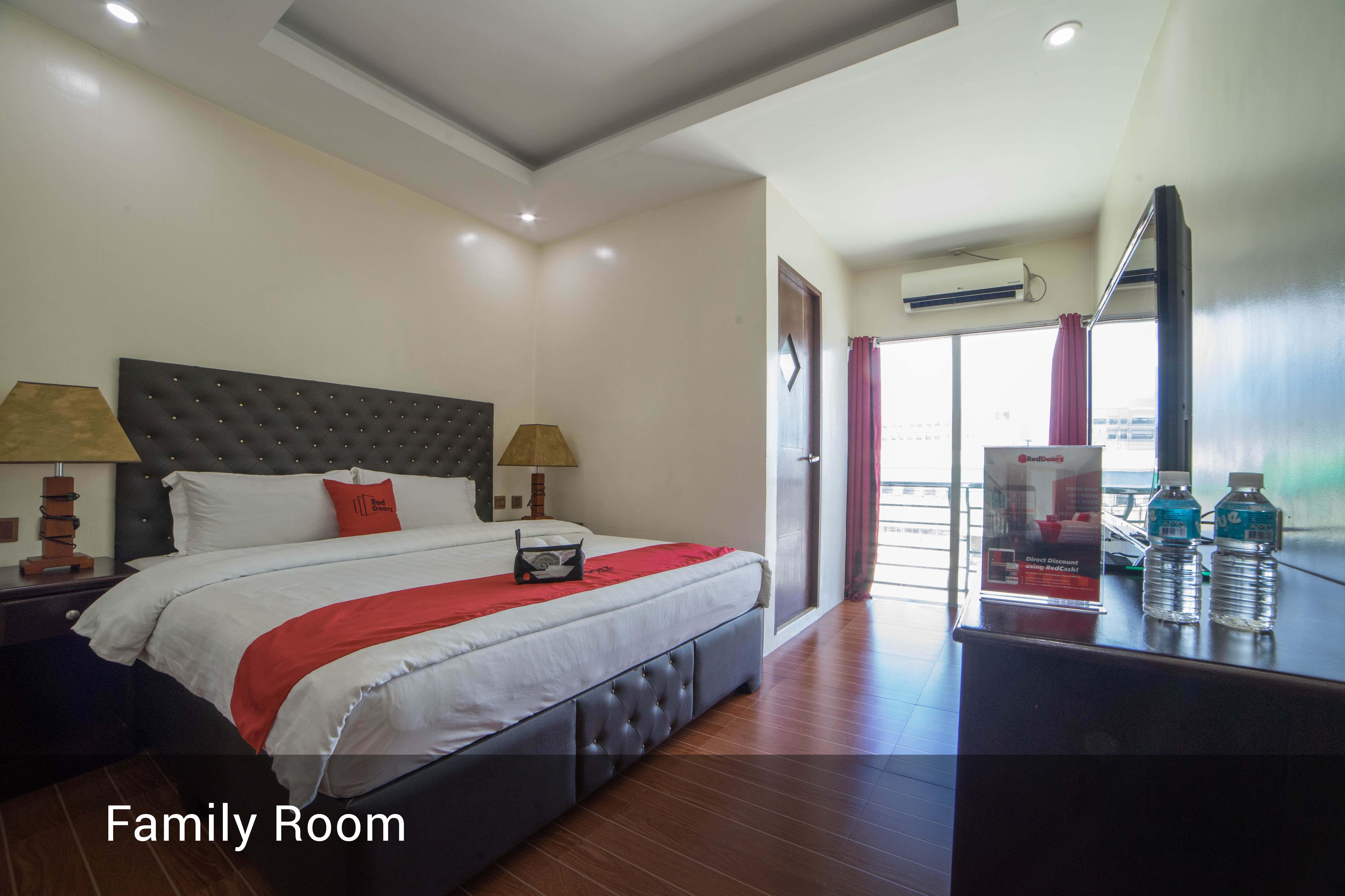 Reddoorz Plus @ Balibago Angeles City Bagian luar foto