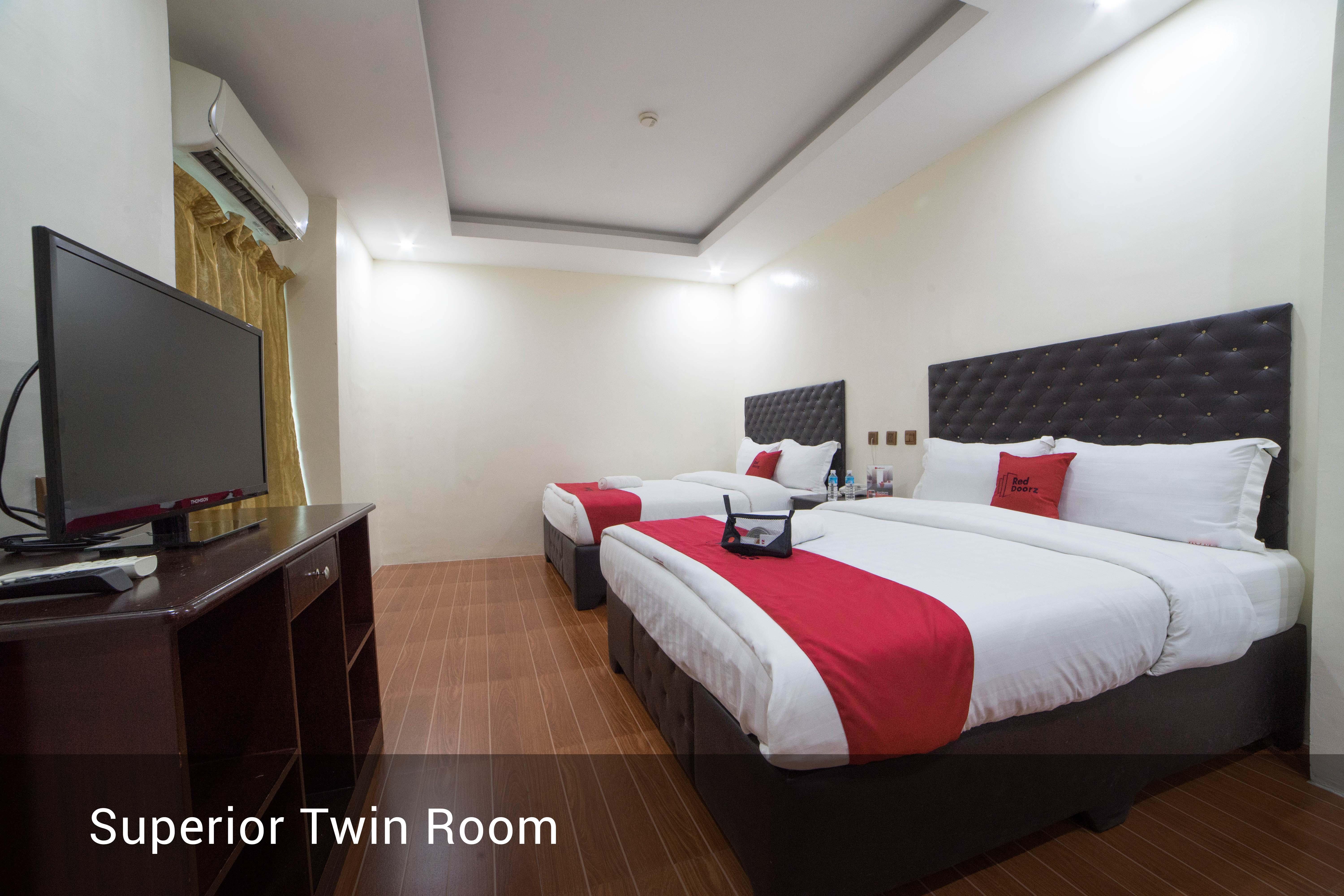 Reddoorz Plus @ Balibago Angeles City Bagian luar foto
