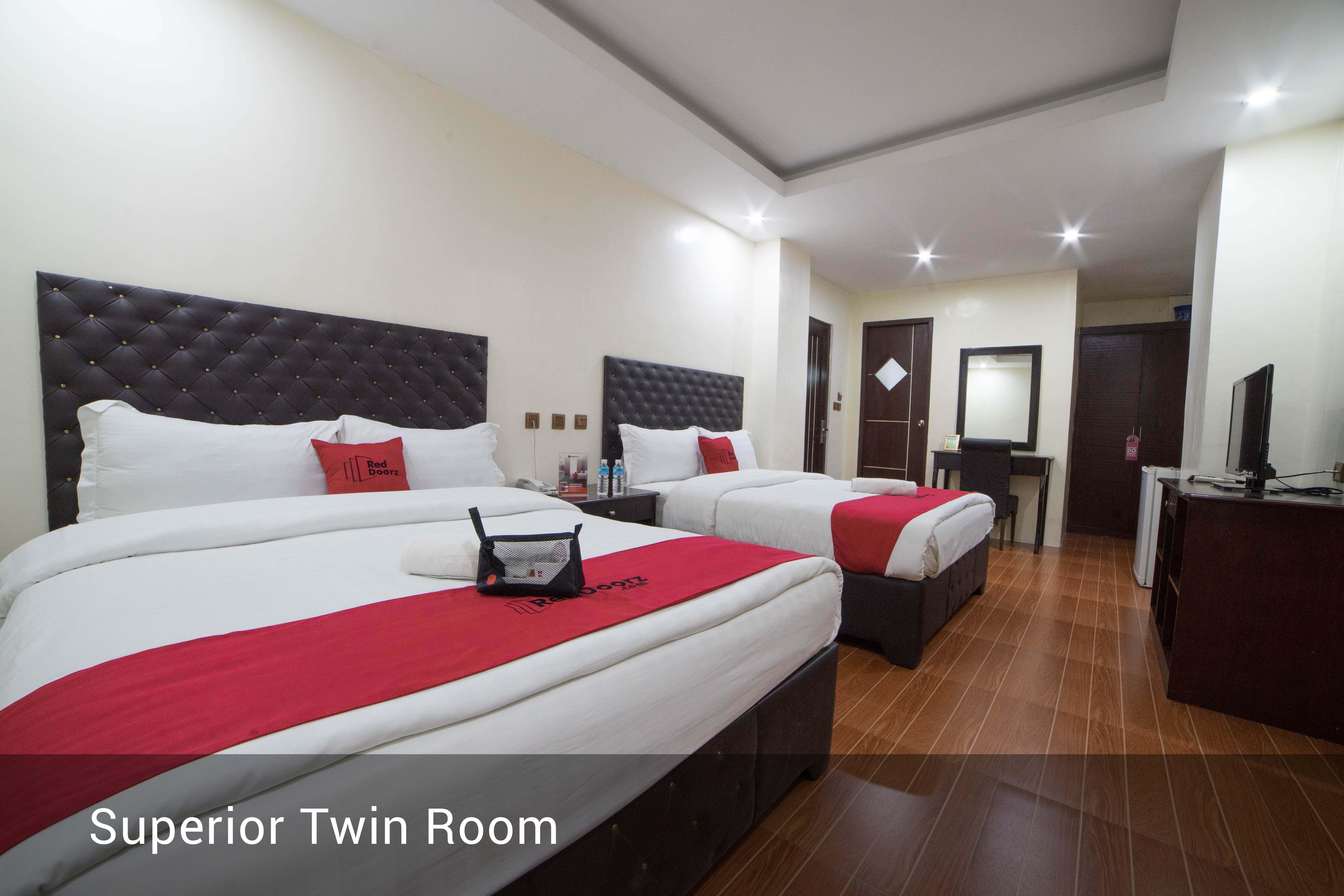 Reddoorz Plus @ Balibago Angeles City Bagian luar foto